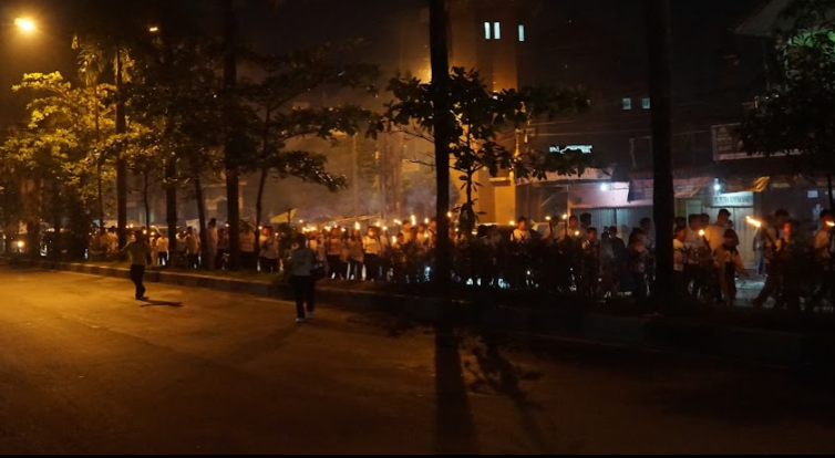 Pawai Obor Paskah Subuh: Anak-Anak dan Remaja Rayakan Kebangkitan Yesus 2024